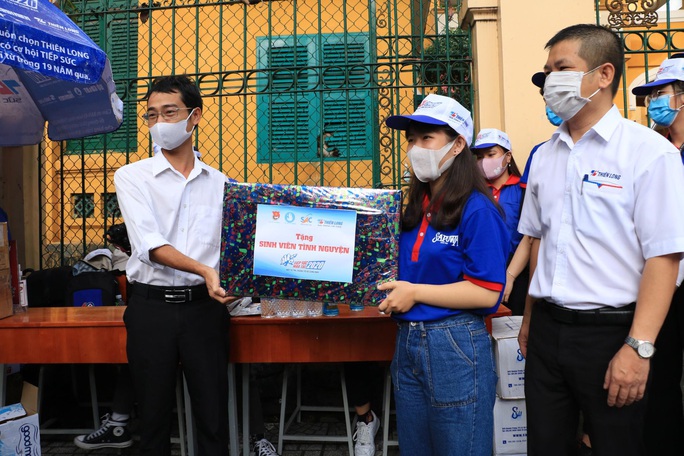 Tiếp sức cho sinh viên tình nguyện Tiếp sức mùa thi - Ảnh 1. Tiếp sức cho sinh viên tình nguyện Tiếp sức mùa thi - Ảnh 1.