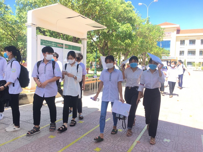 Quảng Bình: 12 thí sinh không dự thi tốt nghiệp THPT vì bị cách ly do Covid-19 - Ảnh 1. Quảng Bình: 12 thí sinh không dự thi tốt nghiệp THPT vì bị cách ly do Covid-19 - Ảnh 1.