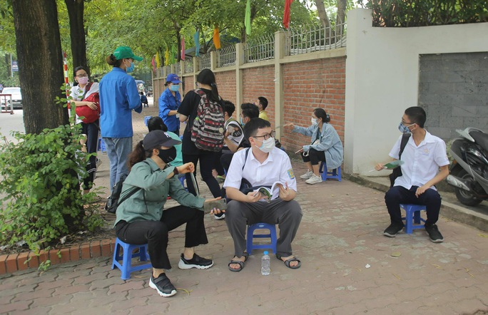 Thi tốt nghiệp THPT: Thí sinh chiều 9-8 thi môn toán - Ảnh 4. Thi tốt nghiệp THPT: Thí sinh chiều 9-8 thi môn toán - Ảnh 4.