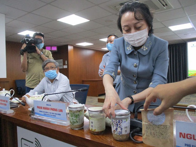 Vụ ngộ độc pate Minh Chay: Hàng trăm người mua chưa được cảnh báo - Ảnh 1. Vụ ngộ độc pate Minh Chay: Hàng trăm người mua chưa được cảnh báo - Ảnh 1.