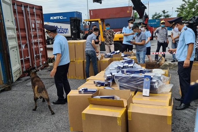 Phát hiện lô thuốc lá 555 giả cả triệu bao, trị giá hơn 30 tỉ đồng - Ảnh 1. Phát hiện lô thuốc lá 555 giả cả triệu bao, trị giá hơn 30 tỉ đồng - Ảnh 1.