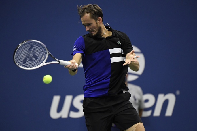 Nén đau, Dominic Thiem đánh bại Medvedev để vào chung kết US Open - Ảnh 3.