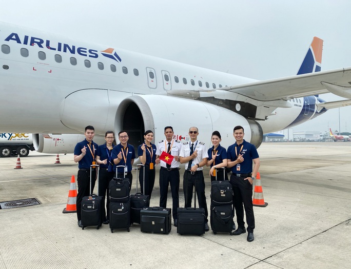 Hơn 240 người Việt từ Malaysia về nước tại sân bay Cam Ranh - Ảnh 6. Hơn 240 người Việt từ Malaysia về nước tại sân bay Cam Ranh - Ảnh 6.