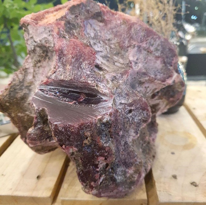 Lặn ngắm san hô, nhặt khối đá đỏ nghi Long diên hương trị giá hàng tỉ đồng - Ảnh 3. Lặn ngắm san hô, nhặt khối đá đỏ nghi Long diên hương trị giá hàng tỉ đồng - Ảnh 3.