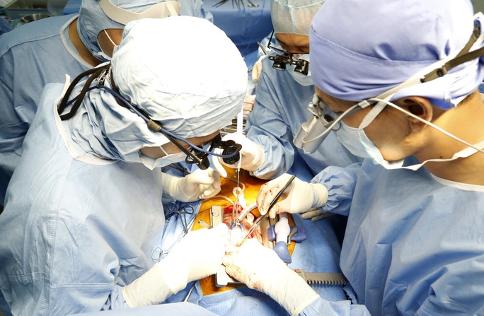 Cận cảnh ca phẫu thuật tim đỉnh cao ở Bệnh viện quận Thủ Đức - Ảnh 1.