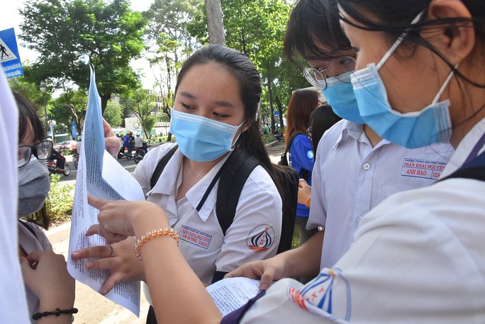14 giờ chiều mai (18-9) giao lưu trực tuyến: Điểm sàn và điều chỉnh nguyện vọng - Ảnh 1. 14 giờ chiều mai (18-9) giao lưu trực tuyến: Điểm sàn và điều chỉnh nguyện vọng - Ảnh 1.