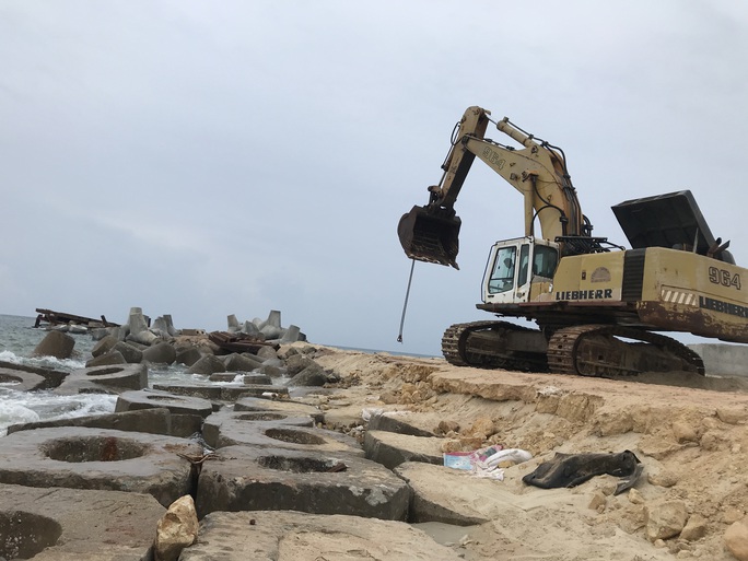 Miền Trung: Người dân hối hả chạy đua chống bão số 5 - Ảnh 23.