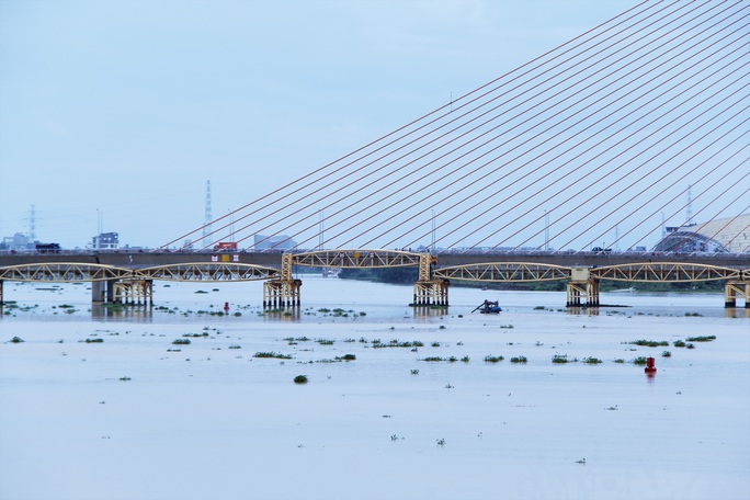 Da Nang: People are eager to see the 55-year-old bridge pick up the rhythm of ships and boats - Photo 9.