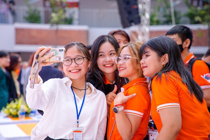 Trường ĐH FPT tổ chức khai giảng năm học 2020-2021 với gần 5.000 tân sinh viên - Ảnh 1. Trường ĐH FPT tổ chức khai giảng năm học 2020-2021 với gần 5.000 tân sinh viên - Ảnh 1.