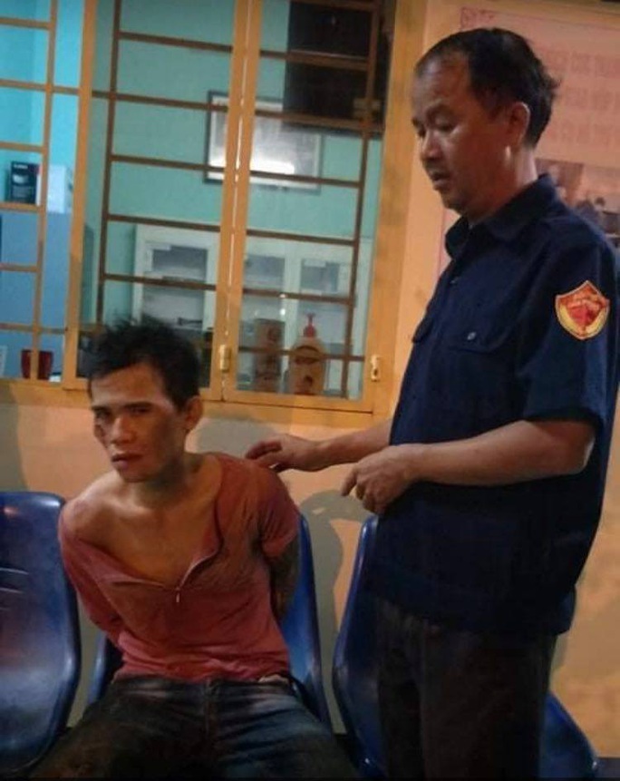 Cặp vợ chồng chở con 5 tháng tuổi đi cướp giật ở Đồng Nai - Ảnh 1.