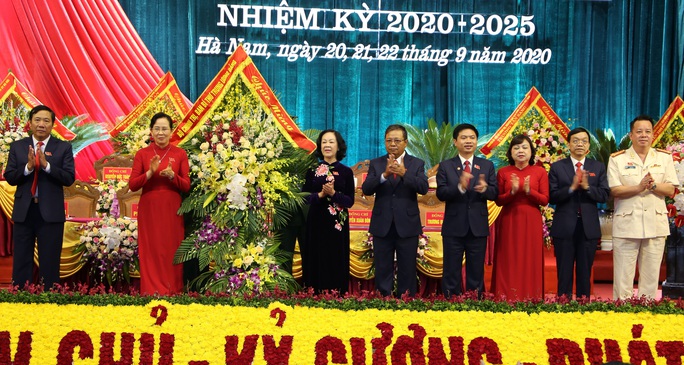 Bà Lê Thị Thủy tái đắc cử Bí thư Tỉnh ủy Hà Nam - Ảnh 2. Bà Lê Thị Thủy tái đắc cử Bí thư Tỉnh ủy Hà Nam - Ảnh 2.