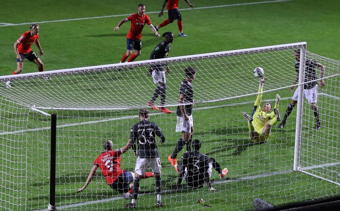Dự bị lập công, Man United thắng trận đầu tiên mùa giải mới - Ảnh 1.
