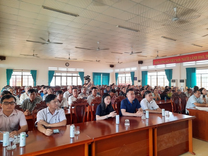 Báo Người Lao Động tặng cờ Tổ quốc cho ngư dân huyện Đất Đỏ - Ảnh 1. Báo Người Lao Động tặng cờ Tổ quốc cho ngư dân huyện Đất Đỏ - Ảnh 1.