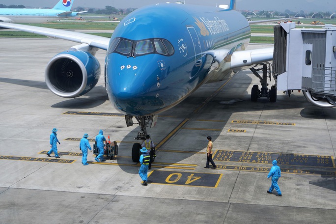 Chuyến bay thương mại quốc tế đầu tiên về Việt Nam, hành khách được cách ly thế nào? - Ảnh 4.
