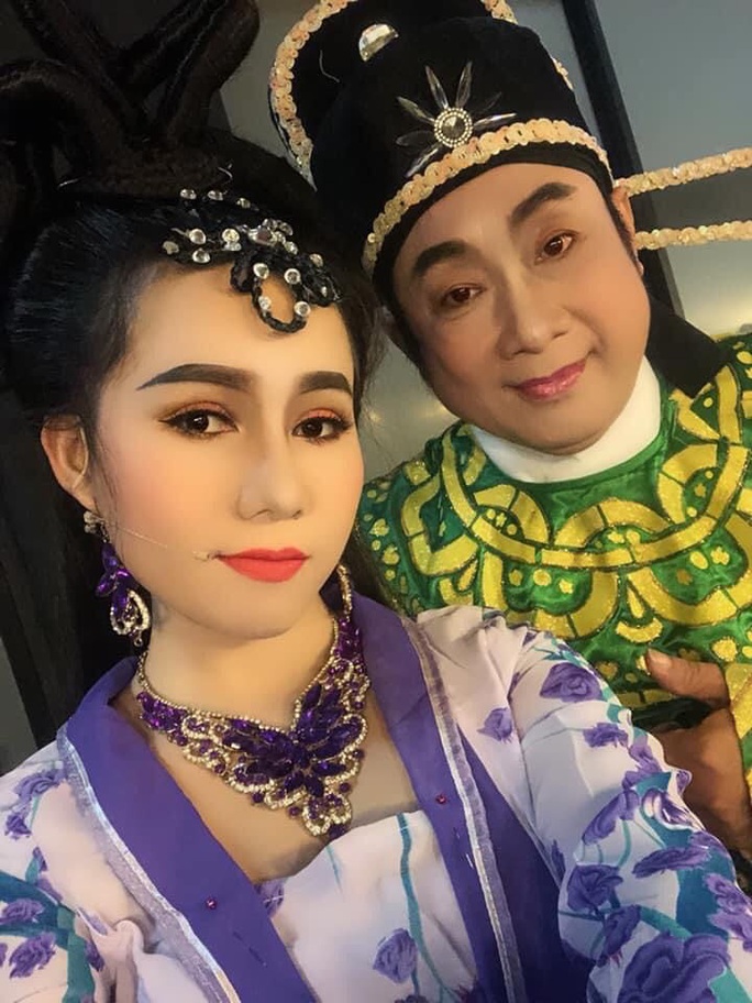 Nghệ sĩ tề tựu mừng giỗ Tổ - Ảnh 8. Nghệ sĩ tề tựu mừng giỗ Tổ - Ảnh 8.