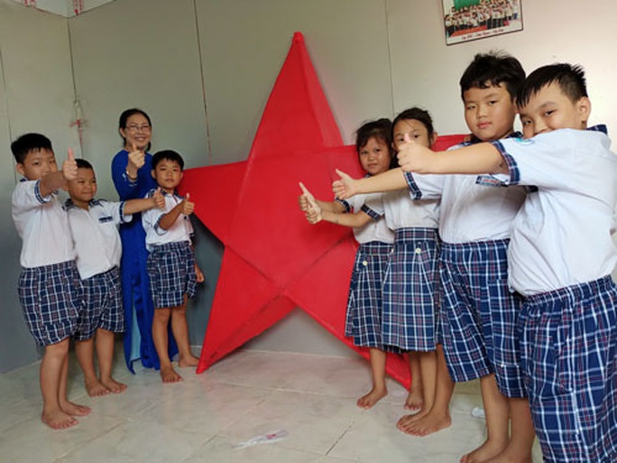 1.000 phần quà trung thu cho trẻ em nghèo - Ảnh 1. 1.000 phần quà trung thu cho trẻ em nghèo - Ảnh 1.