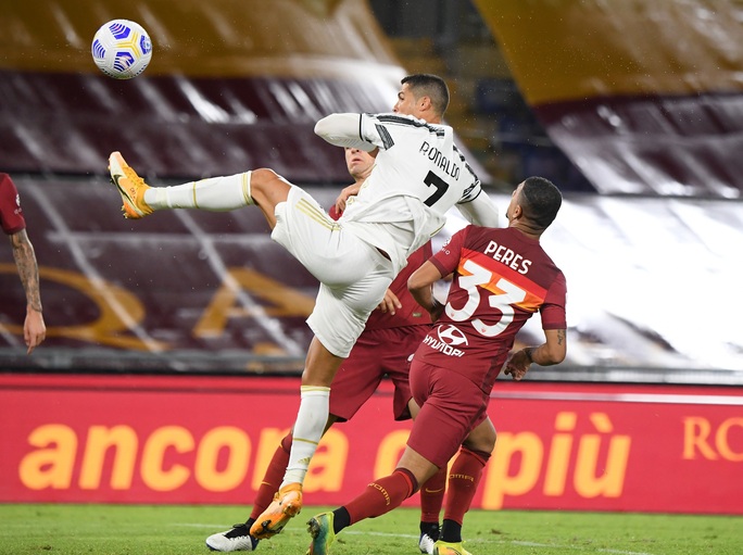 Ronaldo lập cú đúp giúp Juventus thoát thua - Ảnh 2.