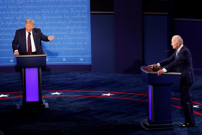 Ông Biden mạnh mẽ bất ngờ trong cuộc tranh luận với Tổng thống Trump - Ảnh 1.
