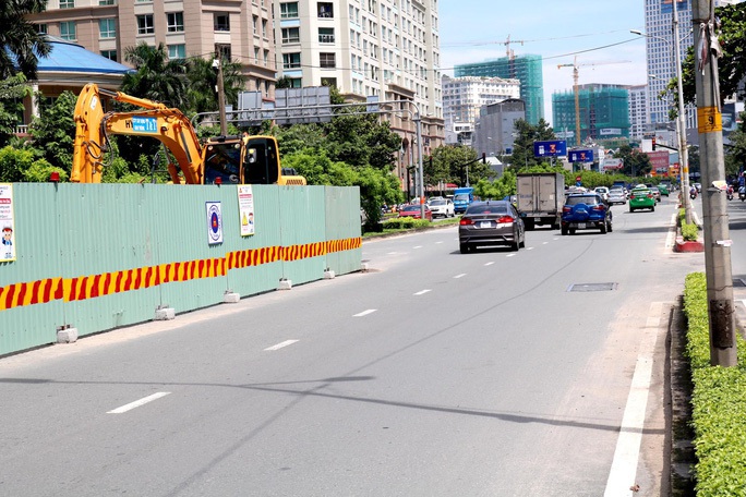 Từ  ngày 3-10, TP HCM cấm các loại xe qua cầu vượt Nguyễn Hữu Cảnh - Ảnh 1.