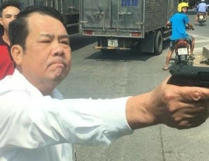 Giám đốc công ty bảo vệ dọa bắn vỡ sọ tài xế bị khởi tố - Ảnh 1. Giám đốc công ty bảo vệ dọa bắn vỡ sọ tài xế bị khởi tố - Ảnh 1.