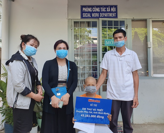 Hơn 93 triệu đồng giúp đỡ hai chị em mắc bệnh nặng ở Bình Định - Ảnh 1.