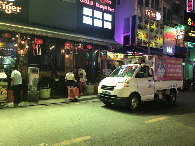 Phố Tây Bùi Viện bắt đầu nhộn nhịp trở lại - Ảnh 4. Phố Tây Bùi Viện bắt đầu nhộn nhịp trở lại - Ảnh 4.