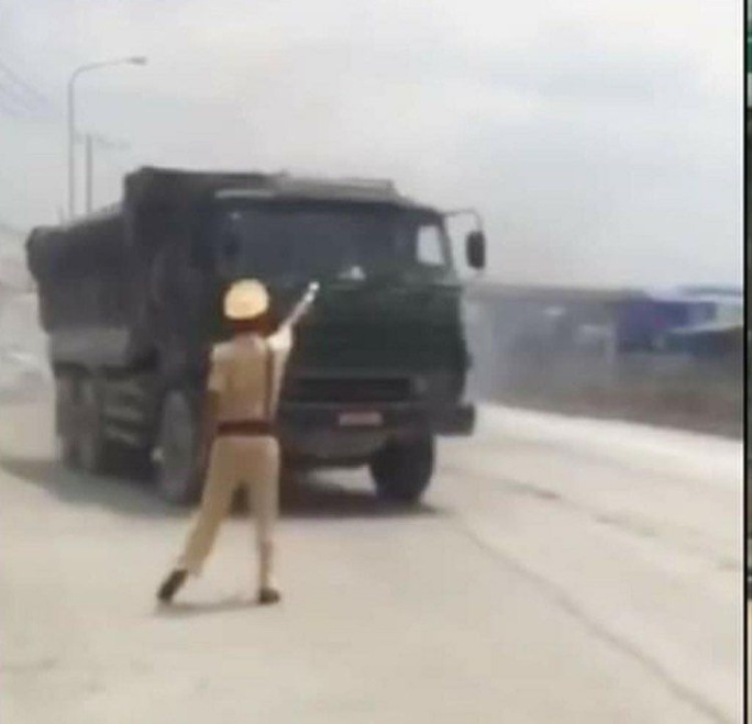 The Red Sea truck panicked when the traffic police chased it in Dong Nai - Photo 5.