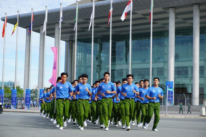 Kỷ lục gia SEA Games 30 Nguyễn Thị Oanh vô địch giải chạy Chào năm mới - Ảnh 6. Kỷ lục gia SEA Games 30 Nguyễn Thị Oanh vô địch giải chạy Chào năm mới - Ảnh 6.
