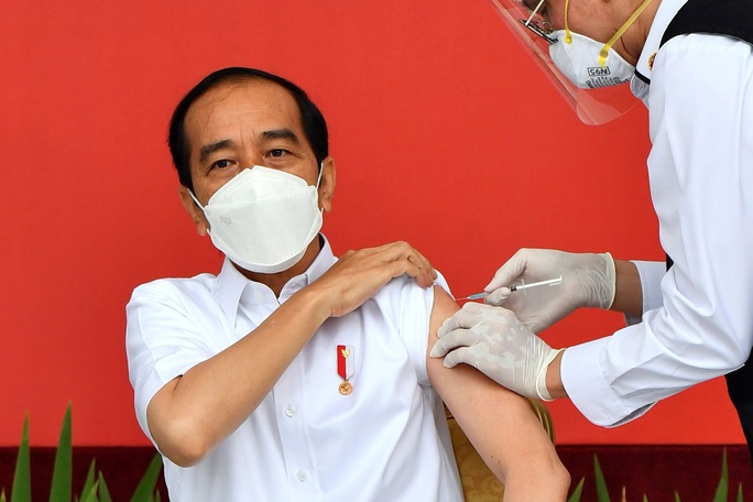 Indonesia bắt đầu tiêm vắc-xin Covid-19 của Trung Quốc - Ảnh 1.