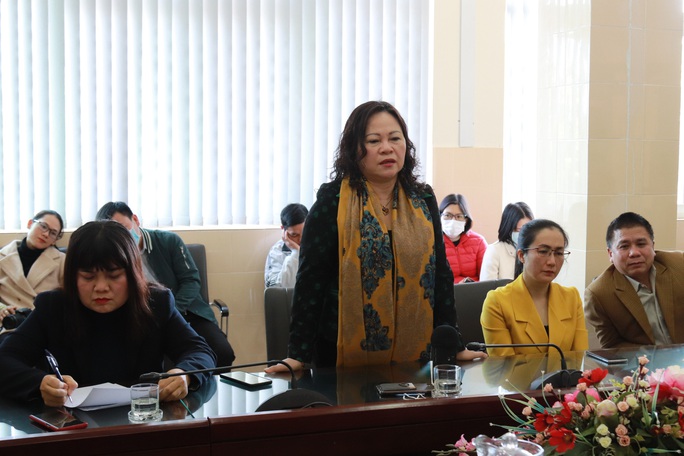Vụ cháu bé 5 tuổi bị cha chém nát mặt: Lãnh đạo 2 bộ thăm hỏi, hỗ trợ - Ảnh 3. Vụ cháu bé 5 tuổi bị cha chém nát mặt: Lãnh đạo 2 bộ thăm hỏi, hỗ trợ - Ảnh 3.
