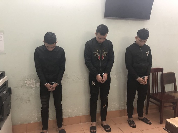 Lộ mặt nhóm đối tượng chuyên chiếm đoạt tài khoản Facebook để lừa đảo  - Ảnh 1.