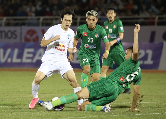 V-League: Các ông lớn ngã ngựa lượt đầu - Ảnh 1.