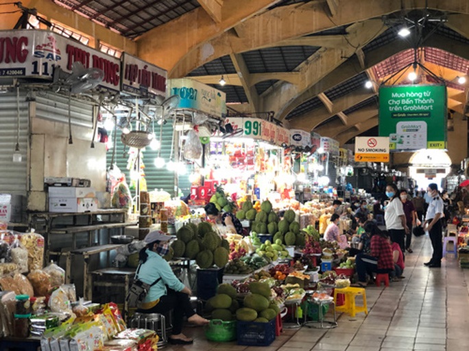 Chợ ế, tiểu thương tìm đường bán hàng qua mạng - Ảnh 1.