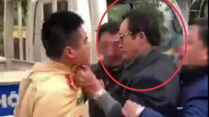 Xem xét kỷ luật Chi cục trưởng say xỉn, túm cổ áo CSGT - Ảnh 1. Xem xét kỷ luật Chi cục trưởng say xỉn, túm cổ áo CSGT - Ảnh 1.