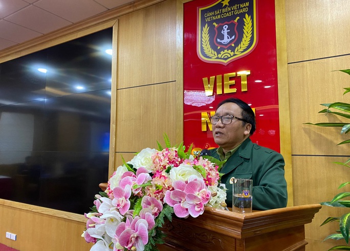 Ra mắt sách Tổ quốc nơi đầu sóng khắc hoạ hình ảnh cảnh sát biển Việt Nam - Ảnh 2. Ra mắt sách Tổ quốc nơi đầu sóng khắc hoạ hình ảnh cảnh sát biển Việt Nam - Ảnh 2.