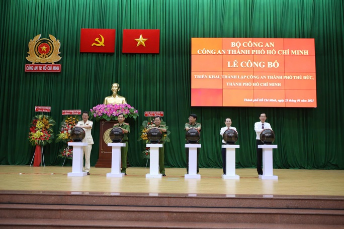 Đại tá Nguyễn Hoàng Thắng giữ chức trưởng Công an TP Thủ Đức - Ảnh 3. Đại tá Nguyễn Hoàng Thắng giữ chức trưởng Công an TP Thủ Đức - Ảnh 3.