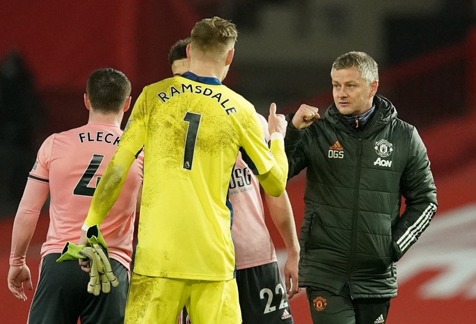 HLV Solskjaer nói gì khi Man United thua đội chót bảng, mất ngôi đầu? - Ảnh 2.