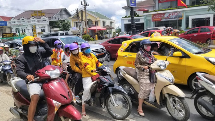 Thành phố buồn đang ngộp thở vì kẹt xe - Ảnh 1.
