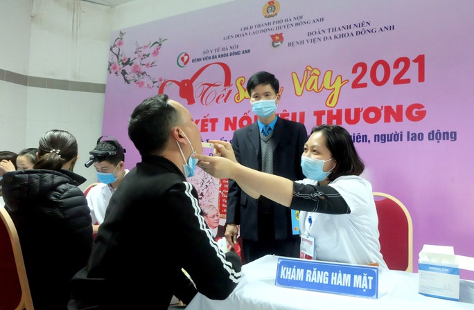Hà Nội: Tặng quà, khám sức khỏe miễn phí cho công nhân - Ảnh 1.
