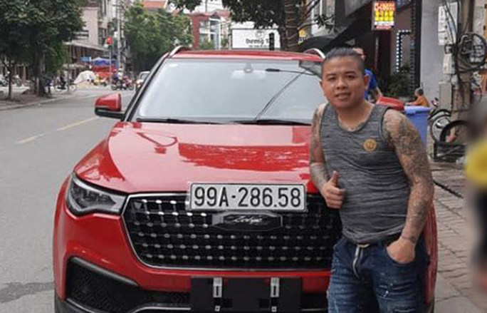 Bắt 1 đối tượng xăm trổ vằn vện nã đạn hoa cải vào xe thánh chửi Dương Minh Tuyền - Ảnh 1. Bắt 1 đối tượng xăm trổ vằn vện nã đạn hoa cải vào xe thánh chửi Dương Minh Tuyền - Ảnh 1.
