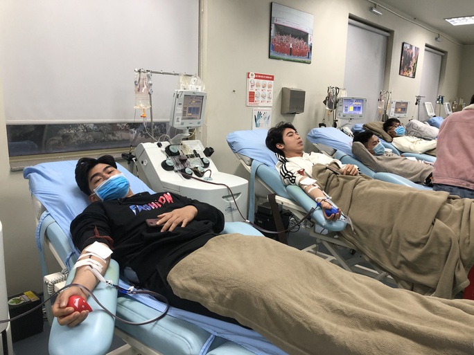 Số ca cấp cứu phải truyền máu do tai nạn giao thông đã giảm mạnh - Ảnh 2. Số ca cấp cứu phải truyền máu do tai nạn giao thông đã giảm mạnh - Ảnh 2.