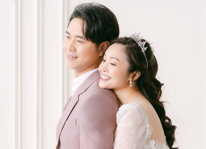 MC nổi tiếng của VTV Thuỳ Linh chia sẻ bộ ảnh cưới tuyệt đẹp với chồng sắp cưới kém 5 tuổi - Ảnh 3.