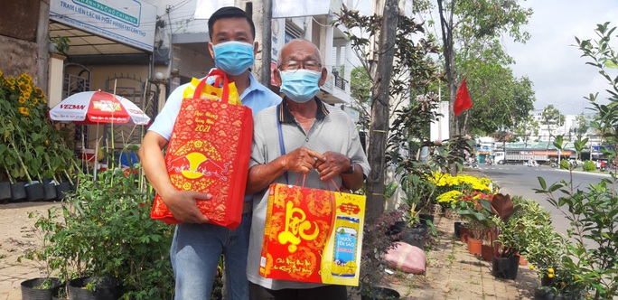 Tết ấm cho người vô gia cư trao quà cho người dân tại Cần Thơ - Ảnh 16.
