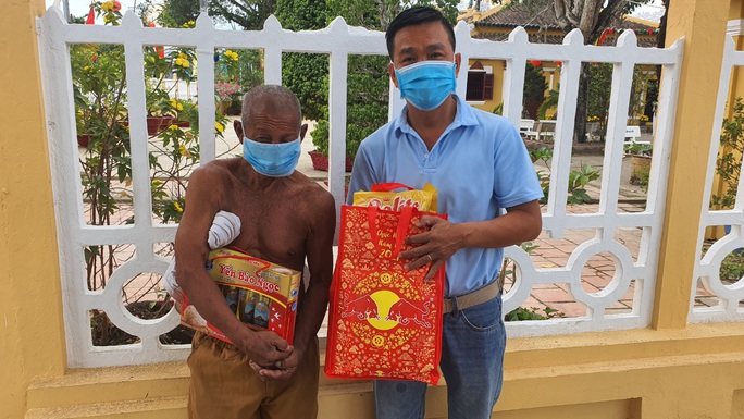 Tết ấm cho người vô gia cư trao quà cho người dân tại Cần Thơ - Ảnh 9.