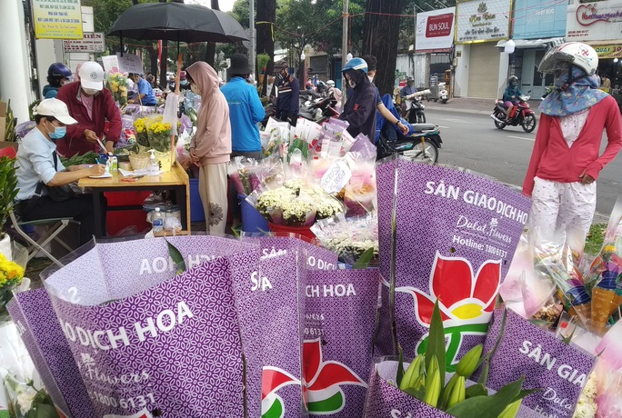 Hoa Tết còn ê hề, Sở Công Thương TP HCM kêu gọi dân giải cứu - Ảnh 13.