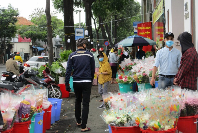 Hoa Tết còn ê hề, Sở Công Thương TP HCM kêu gọi dân giải cứu - Ảnh 12.