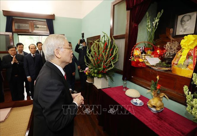 Tổng Bí thư, Chủ tịch nước Nguyễn Phú Trọng dâng hương tưởng niệm Chủ tịch Hồ Chí Minh - Ảnh 2.