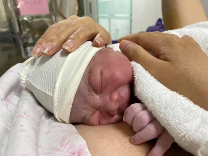 Ngắm nhìn những em bé chào đời trong khu cách ly thời Covid-19 - Ảnh 2.
