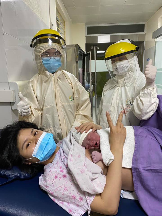 Ngắm nhìn những em bé chào đời trong khu cách ly thời Covid-19 - Ảnh 4.