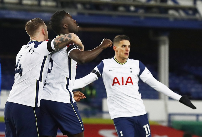 everton đấu với tottenham